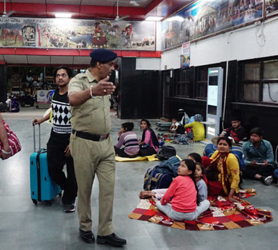 पहलगाम में आतंकी हमले के बाद केंद्र सरकार ने पाकिस्तान के विरुद्ध सख्त कार्रवाई; भारत आए पाकिस्तानियों को वापसी के आदेश |
