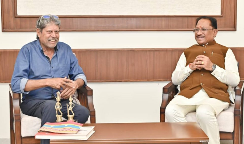 सीएम विष्णुदेव साय से पूर्व क्रिकेट कपिल देव ने की मुलाकात, आधुनिक खेल विकास पर हुई विस्तृत चर्चा