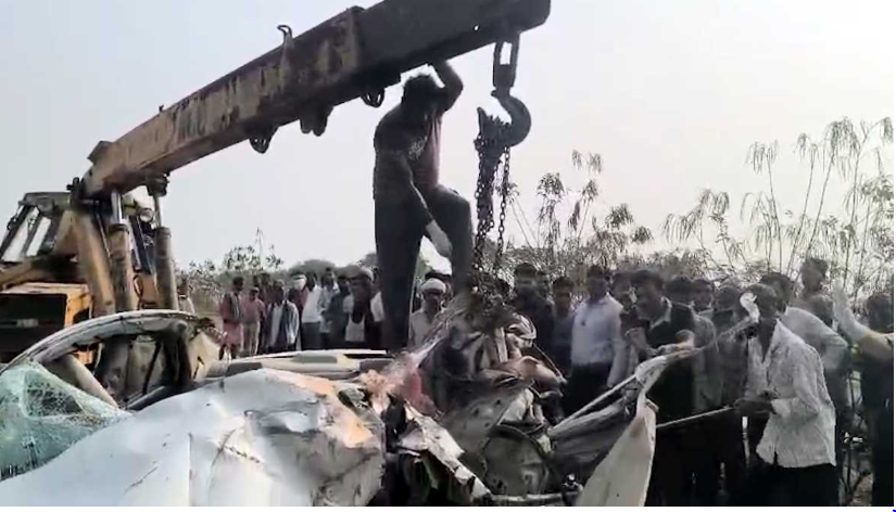 भीषण सड़क हादसा, 201 कोबरा बटालियन के चार जवानों की दर्दनाक मौत, 1 घायल