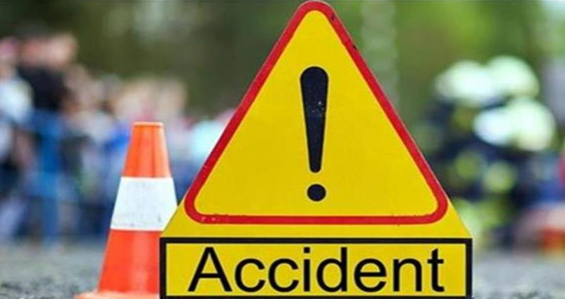 भीषण हादसा: दो कारों की आमने-सामने टक्कर, एक चालक गंभीर घायल, दोनों वाहन क्षतिग्रस्त