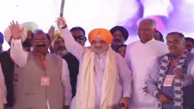 मोगा में भाजपा की बदलाव रैली का आयोजन: केसरिया पगड़ी पहनकर पहुंचे अमित शाह, वित्तमंत्री ने उठाए सवाल
