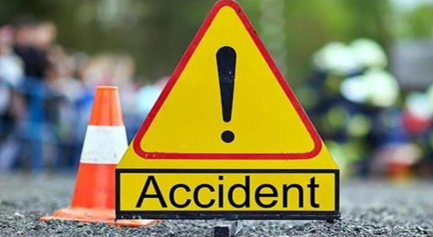 अनियंत्रित होकर गहरी खाई में गिरा कैंटर, चालक सहित 2 लोग थे सवार; मचा हड़कंप