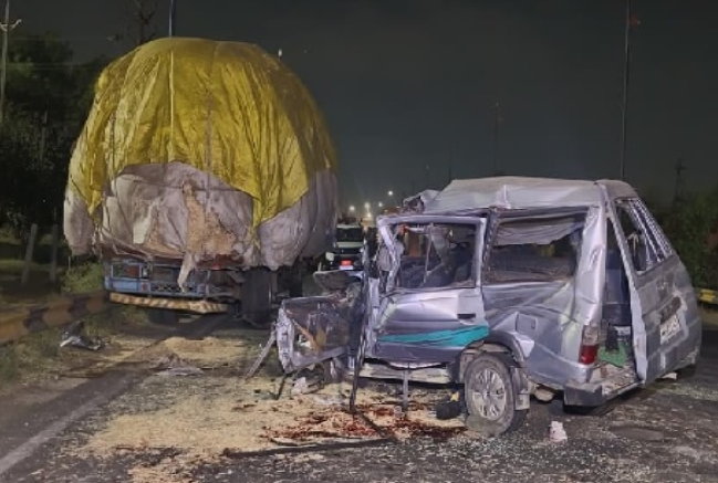 शादी की खुशियां मातम में बदली: इंदौर एक्सीडेंट में 4 बारातियों की जान गई