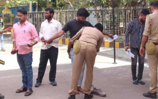 लखनऊ में होमगार्ड परीक्षा के दौरान अभूतपूर्व सख्ती, अभ्यर्थी हुए परेशान