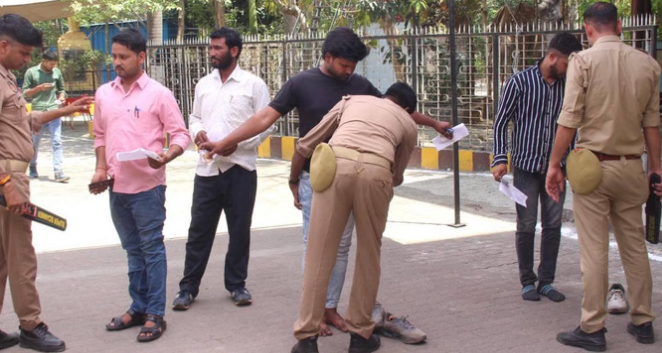 लखनऊ में होमगार्ड परीक्षा के दौरान अभूतपूर्व सख्ती, अभ्यर्थी हुए परेशान