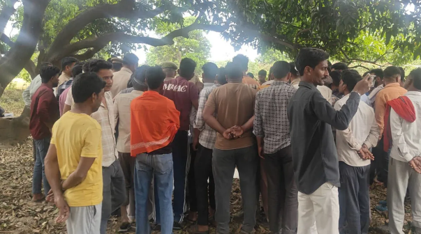 शौच कहकर निकला युवक, जंगल में लटका मिला शव