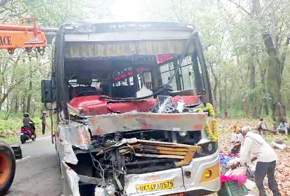 Rishikesh Bus Accident : काली मंदिर के पास दो बसों की भिड़ंत, कार समेत 5 लोग घायल