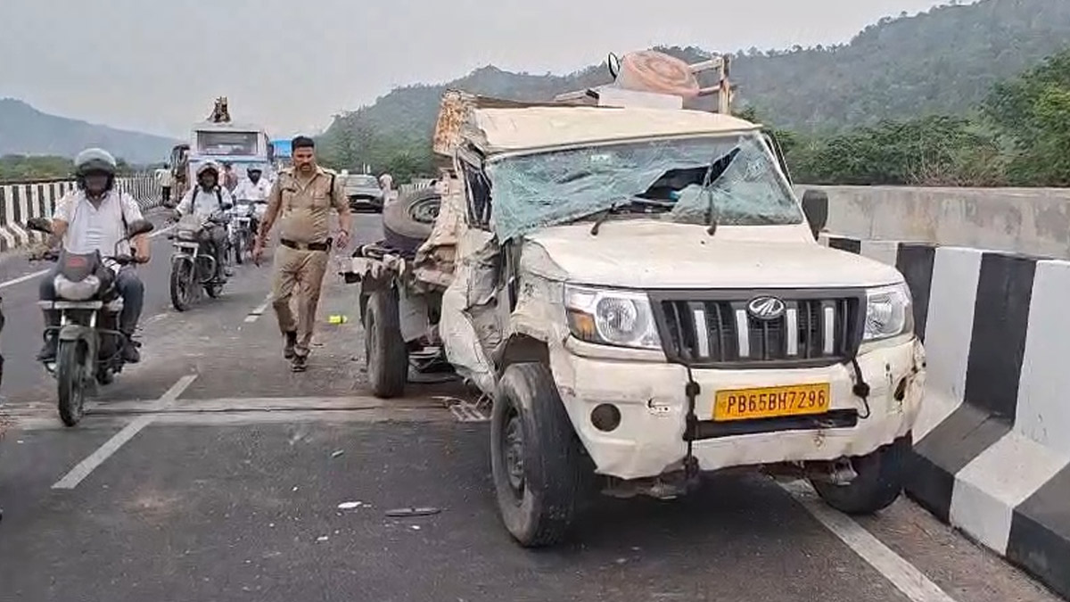 Haridwar के श्यामपुर फ्लाईओवर पर रोडवेज बस और पिकअप की आमने-सामने भिड़ंत, भीषण हादसे में 3 लोगों की मौत और 4 गंभीर घायल