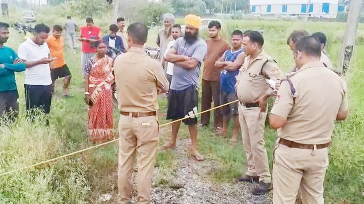 Dineshpur में झाड़ियों से मिला 40 वर्षीय युवक का शव, पुलिस हर पहलू से कर रही जांच