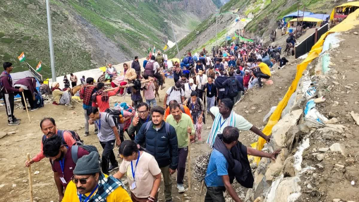 Heavy Rain के चलते अमरनाथ यात्रा अस्थायी रूप से स्थगित, 19 जुलाई से दोनों मार्ग बंद