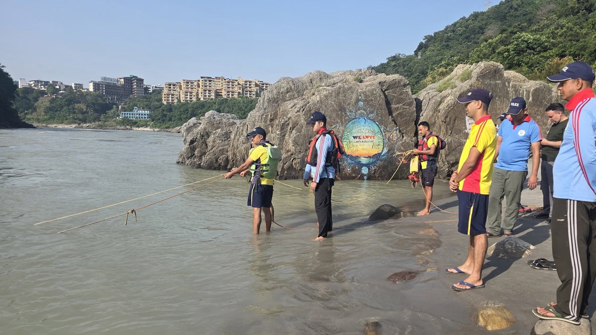 Neem Beach के पास गंगा में नहाते समय युवक बहा, SDRF का सर्च ऑपरेशन जारी