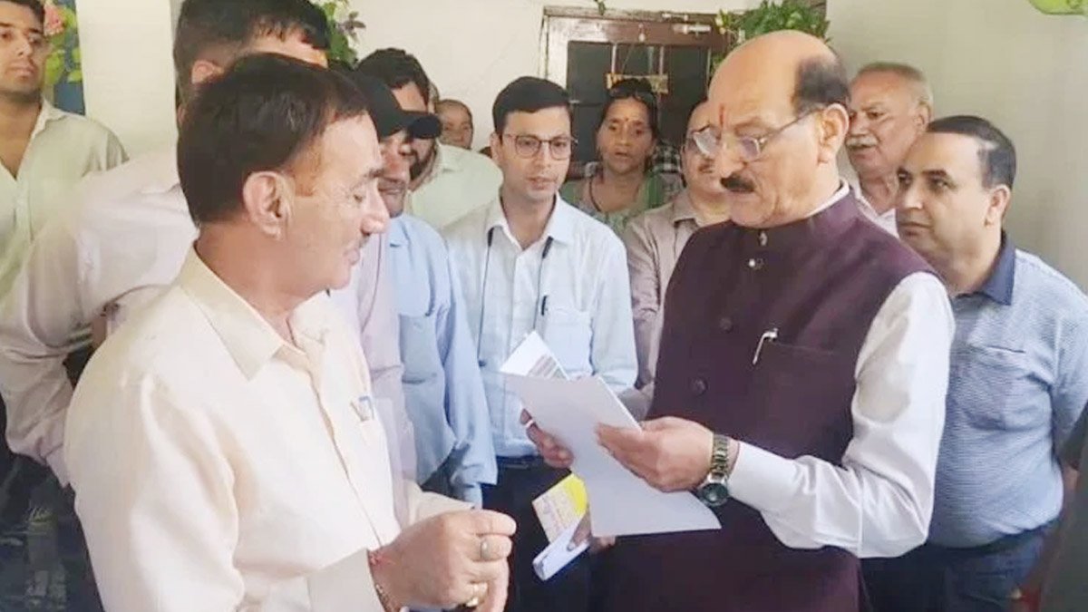 Uttarakhand में MBBS दाखिलों पर उठे सवाल, 370 संदिग्ध अभ्यर्थियों की सूची स्वास्थ्य मंत्री को सौंपी