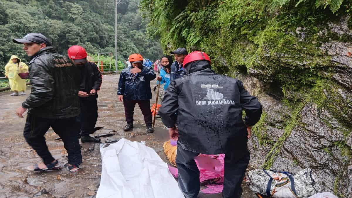 Kedarnath पैदल मार्ग पर दर्दनाक हादसा, पहाड़ी से गिरे पत्थर की चपेट में आई महिला श्रद्धालु की मौत